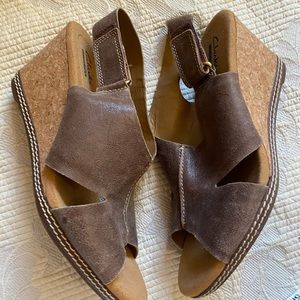 Clarks size 8.5 wedges, cute!